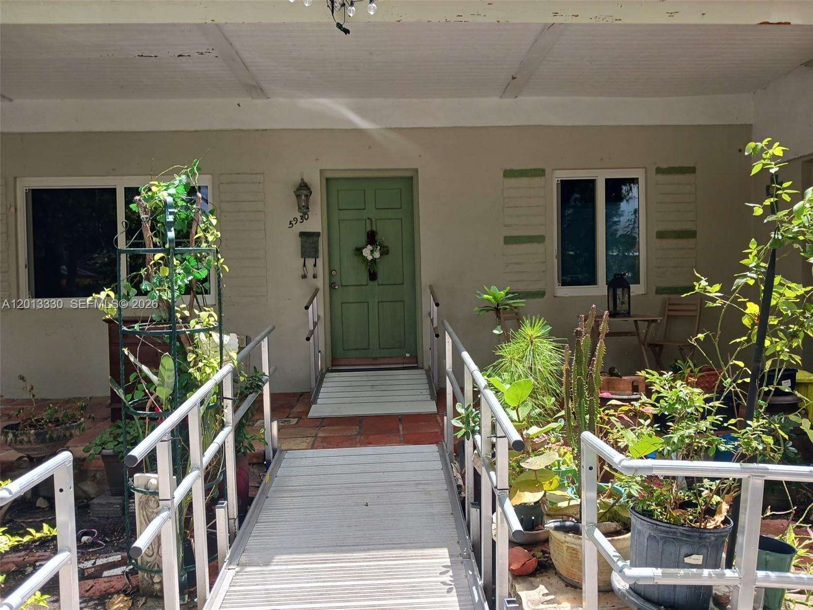 5930 SW 44th Terrace