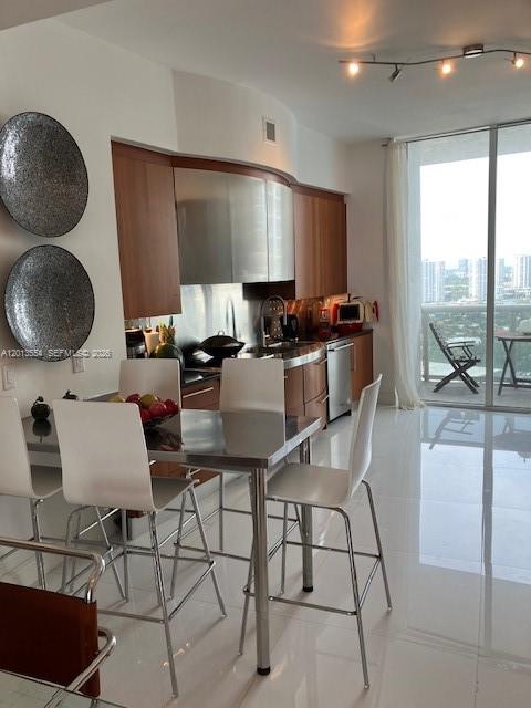 18101 Collins Avenue