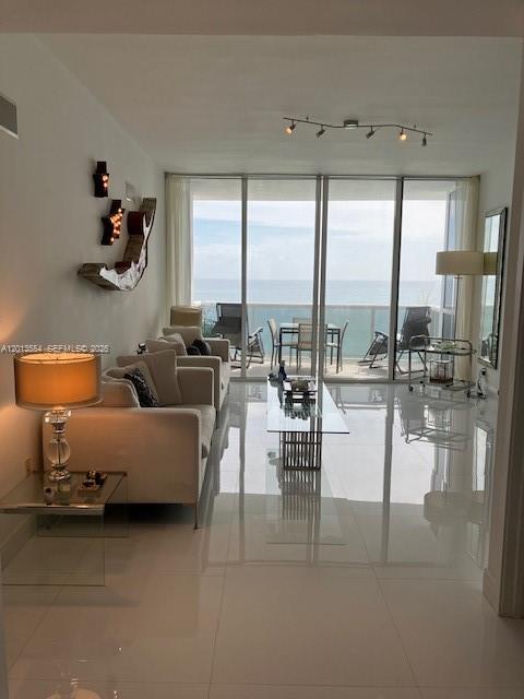 18101 Collins Avenue
