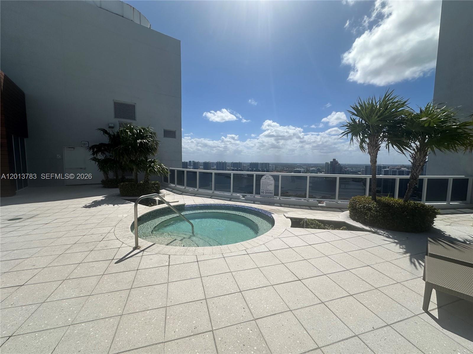 18911 Collins Avenue