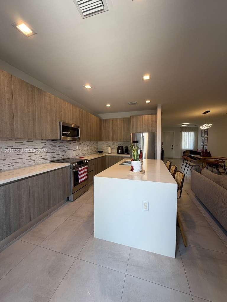 7187 NW 103 Path