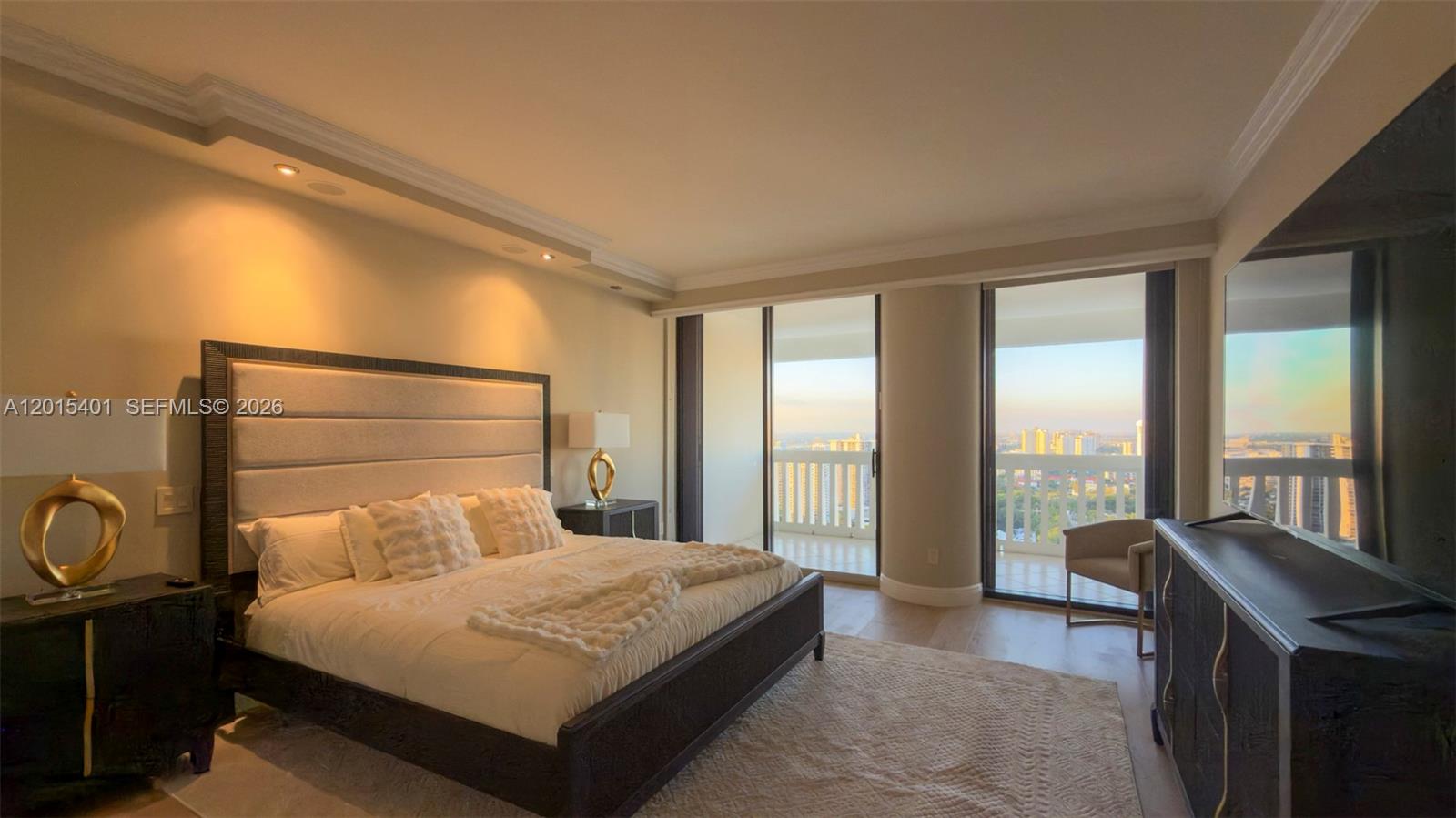 2000 Island Boulevard