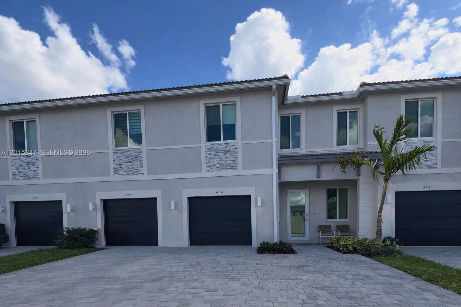 686 SE 13th Court