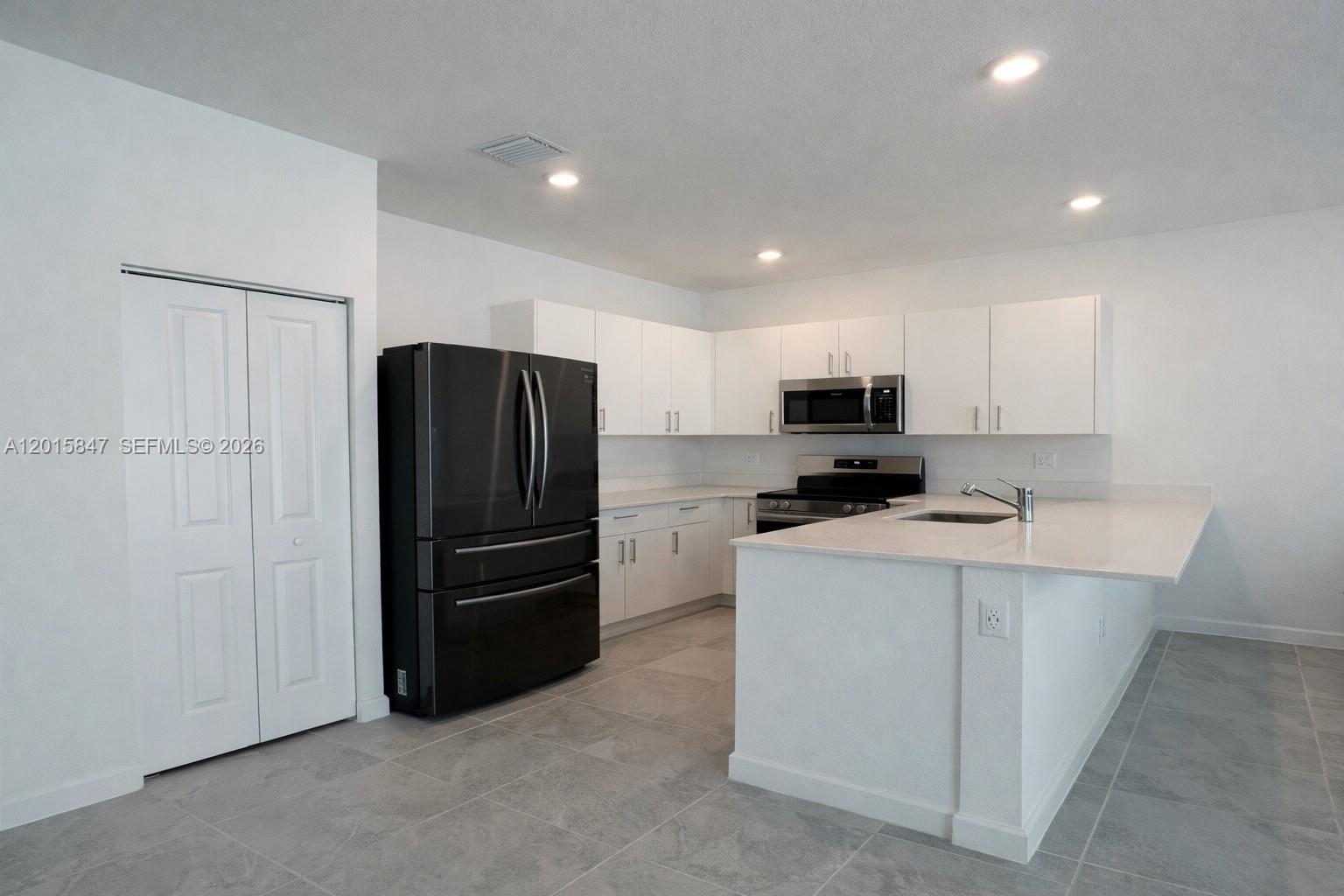 686 SE 13th Court