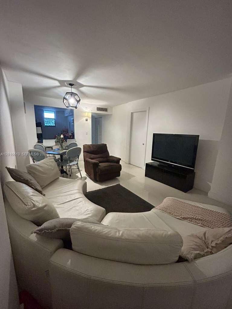 2903 N Miami Beach Boulevard