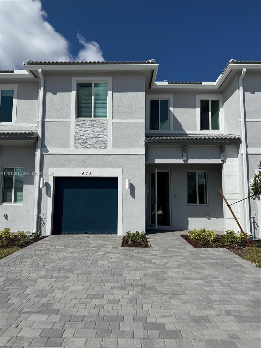 663 SE 13th St Circle