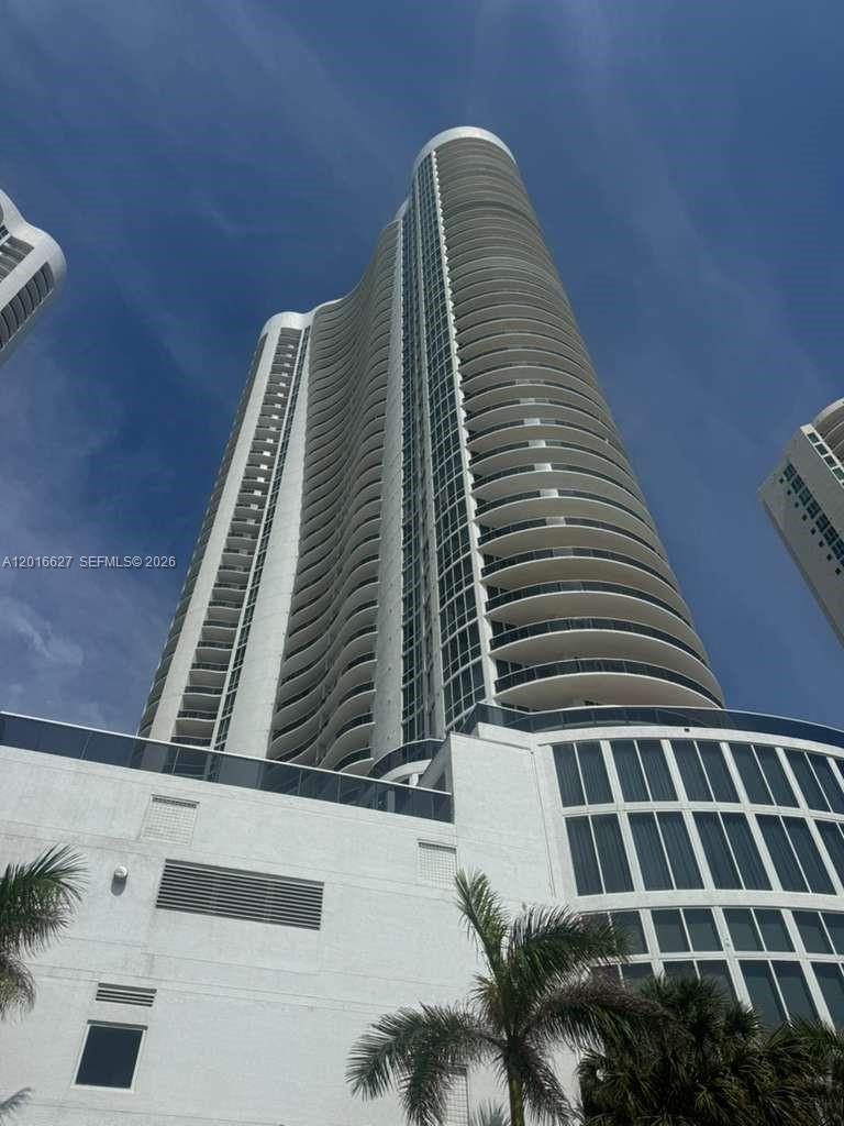 16001 Collins Avenue