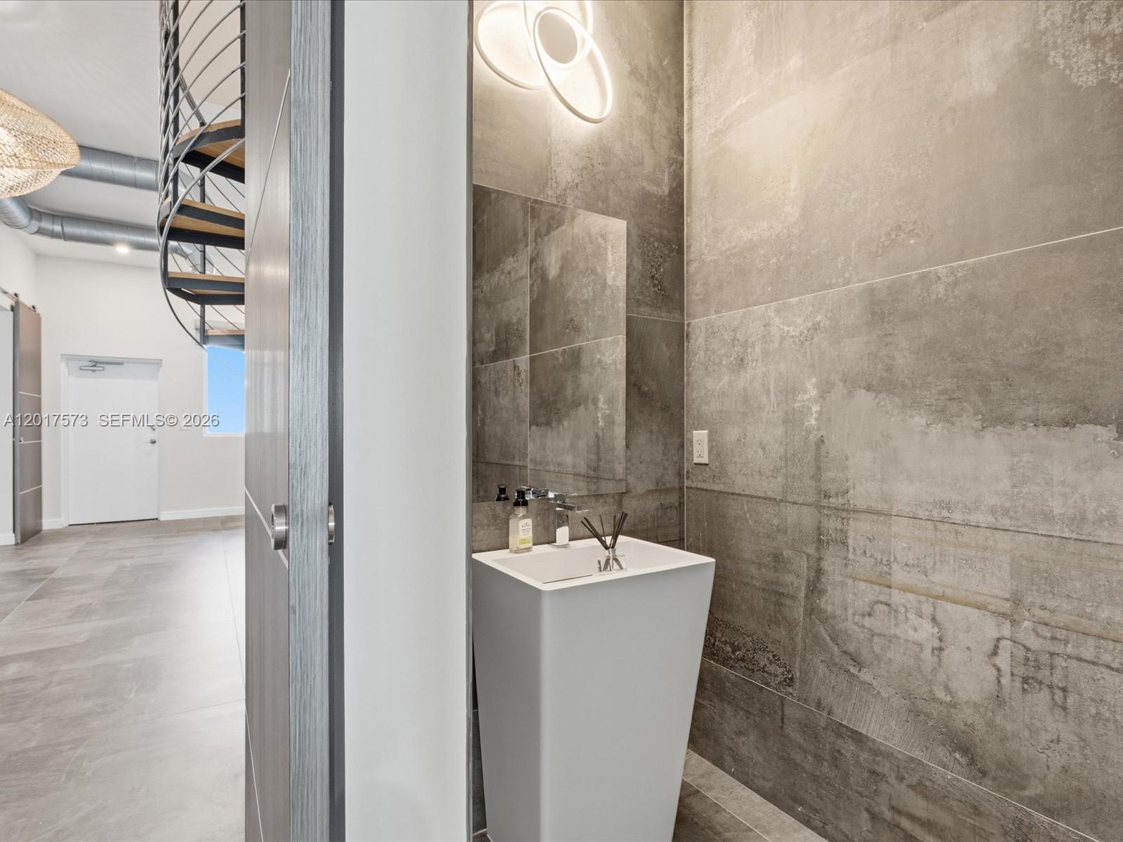 600 NE 27th Street