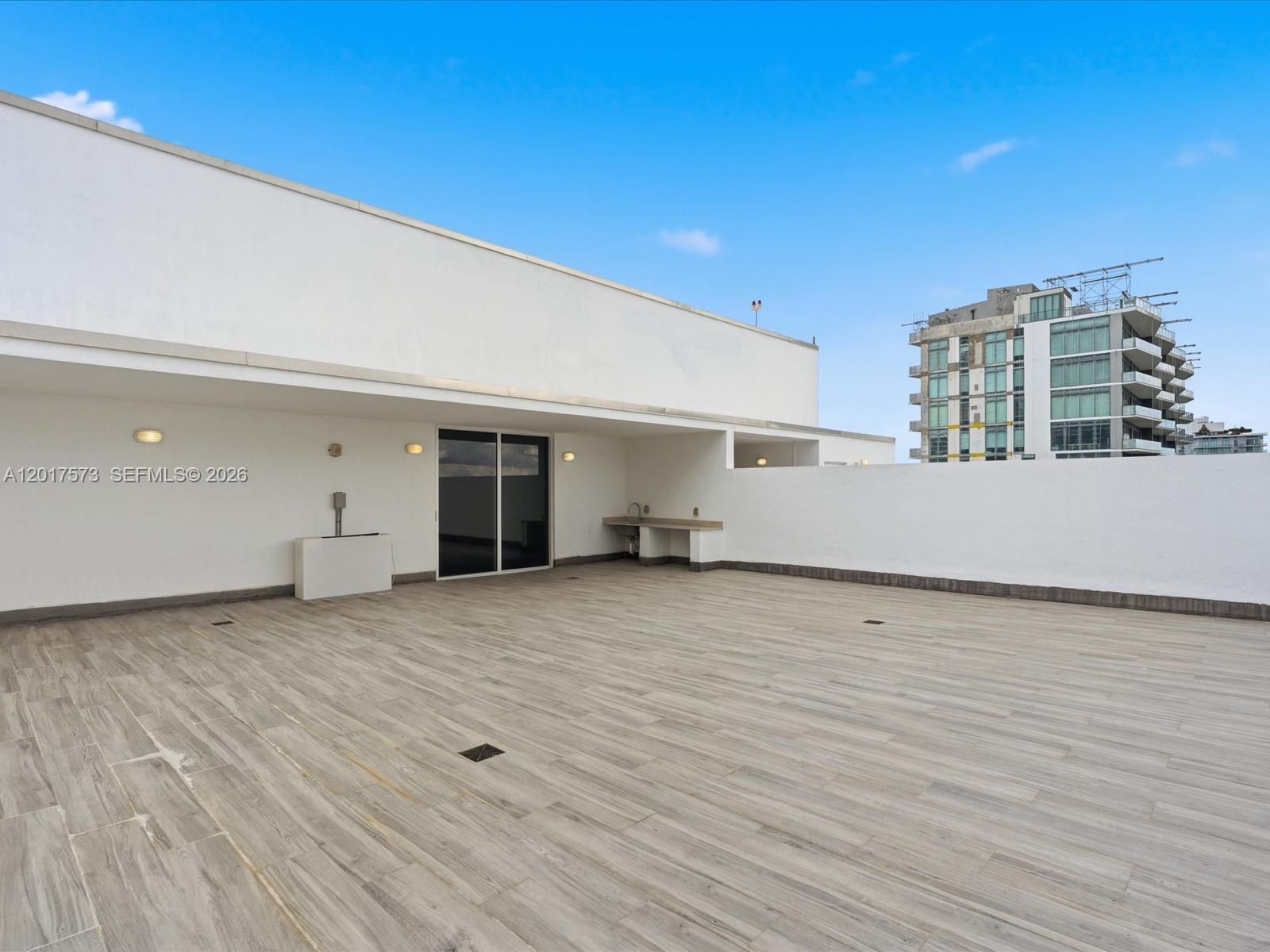 600 NE 27th Street
