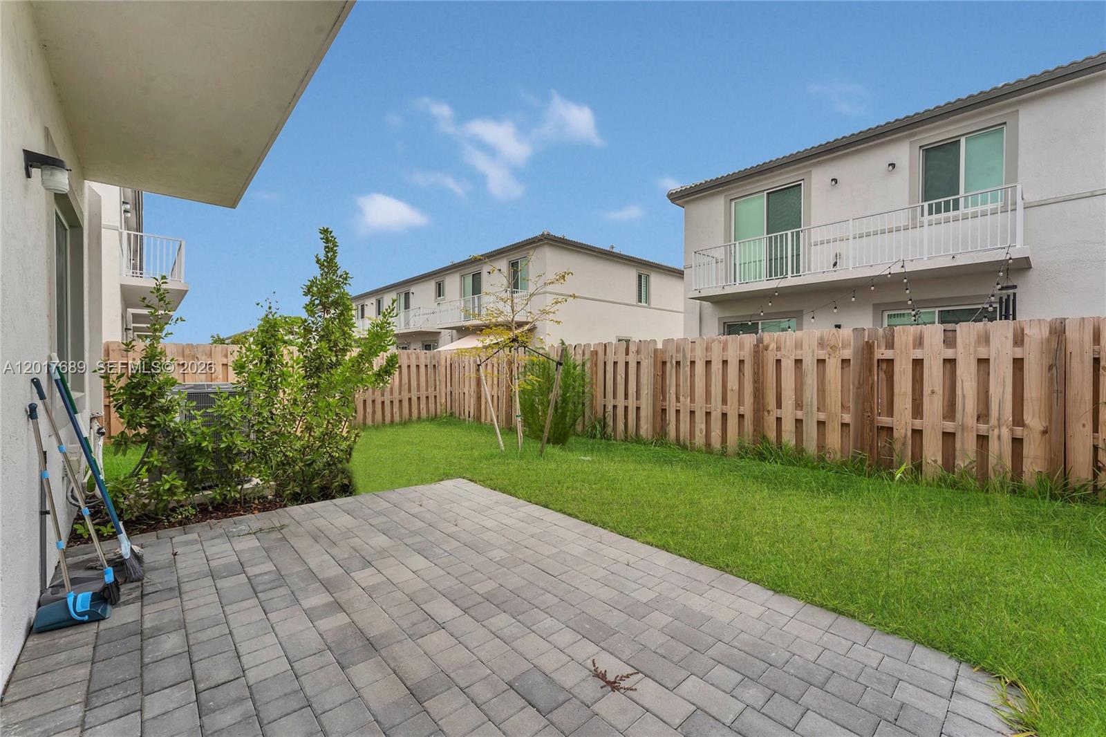 725 SE 14th Court