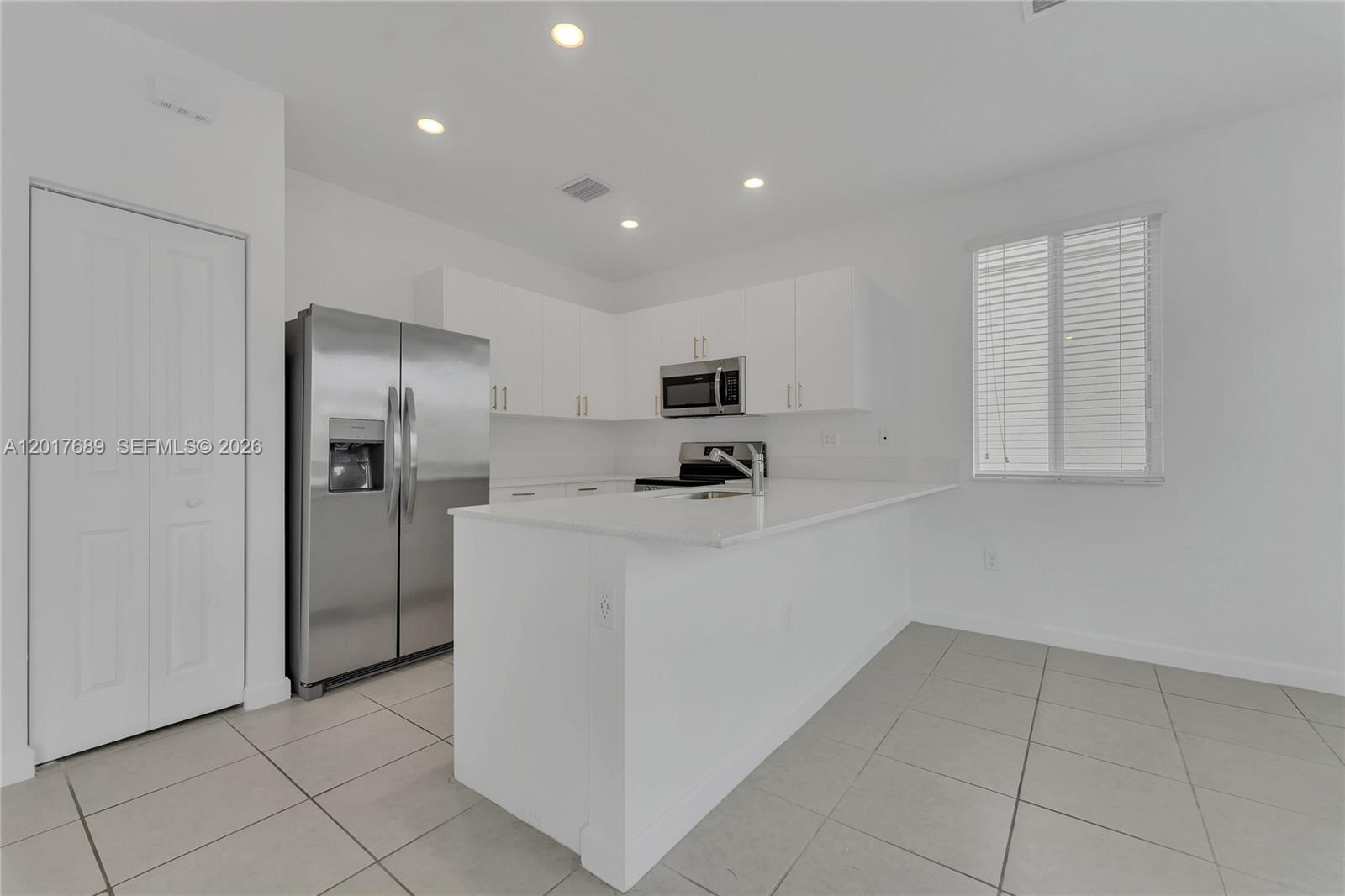 725 SE 14th Court