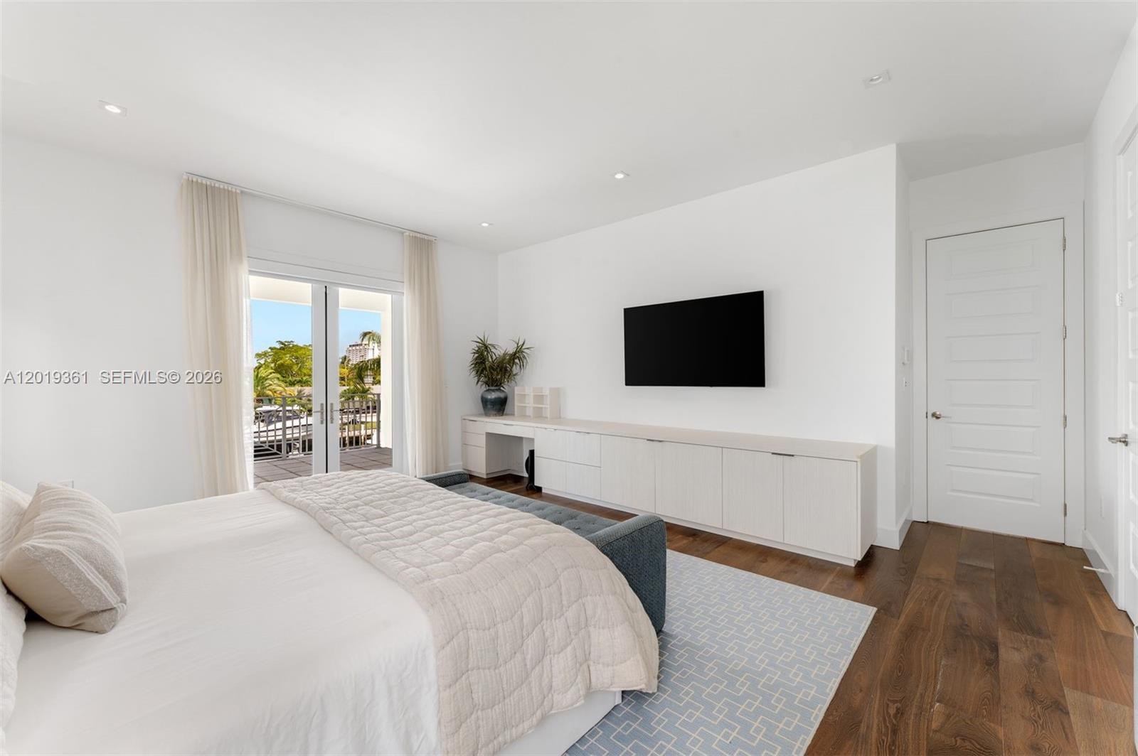 13040 N Bayshore Drive