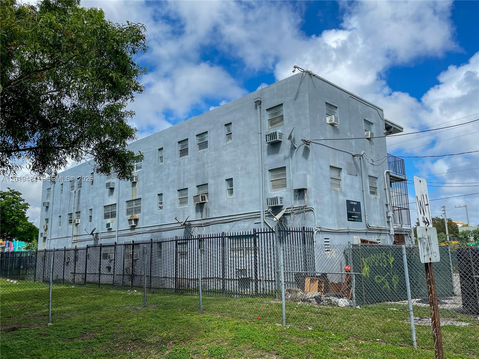 220 NW 11th Terrace