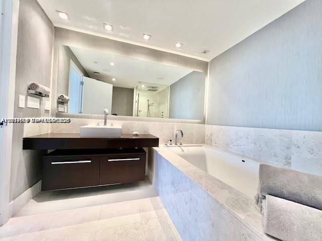 17121 Collins Avenue