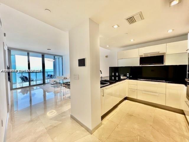 17121 Collins Avenue