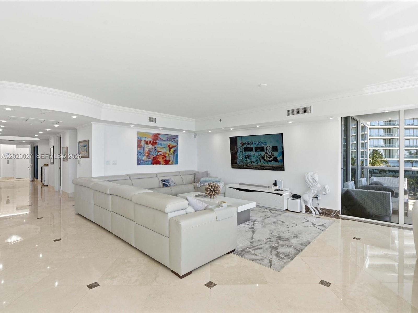 18911 Collins Avenue