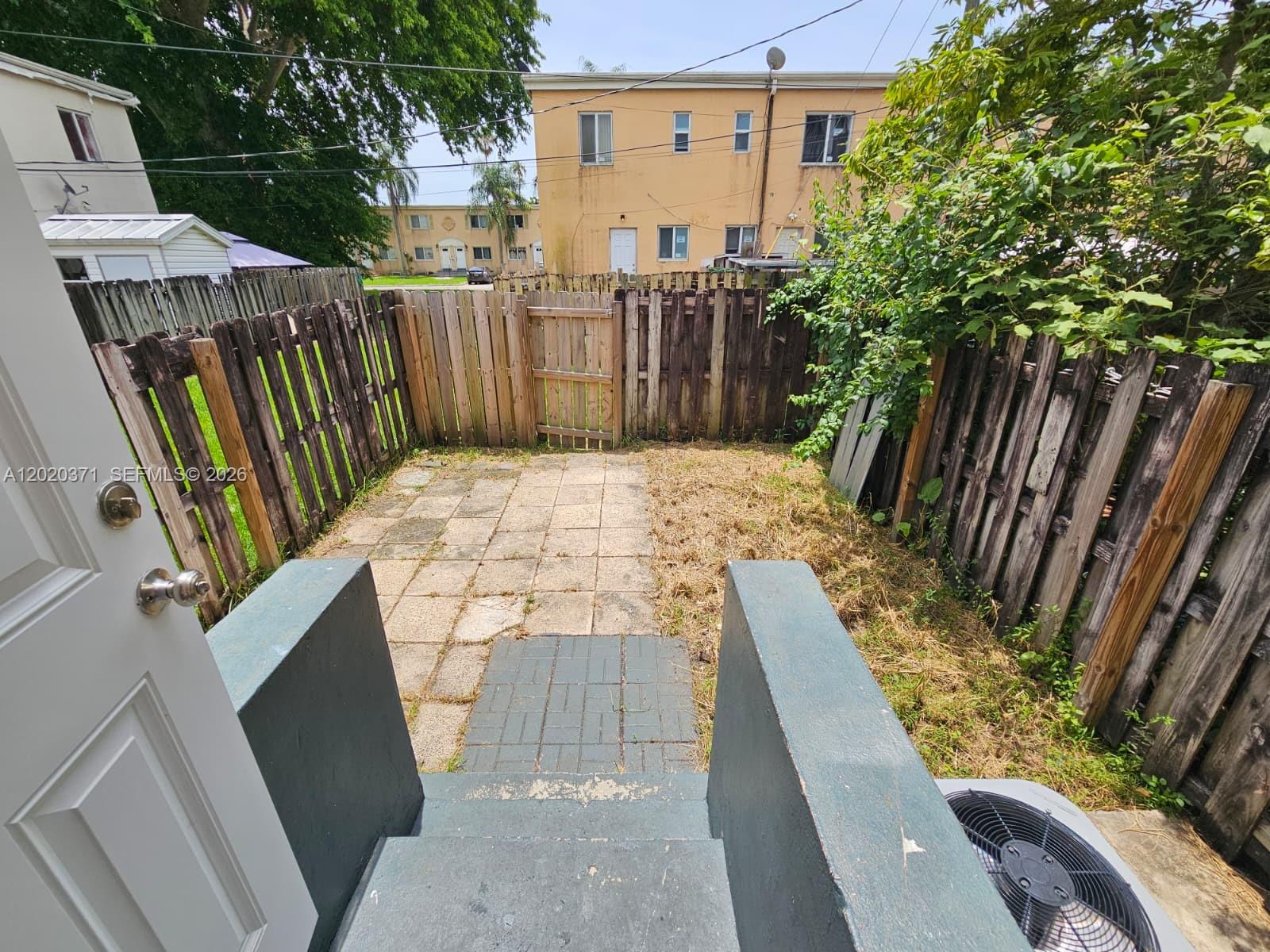 300 NW 84th Terrace