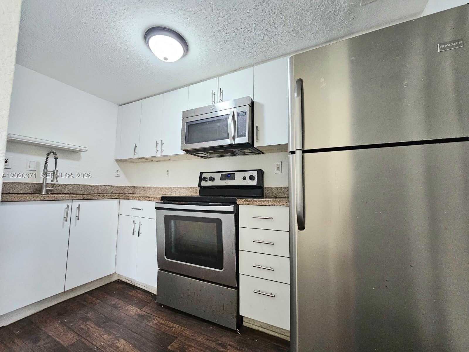 300 NW 84th Terrace