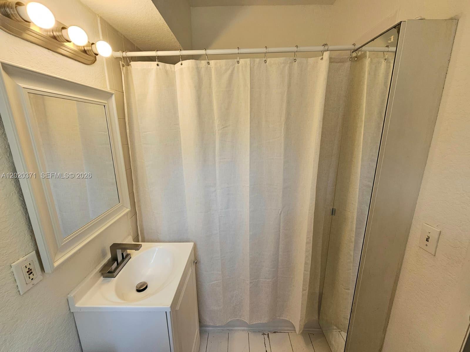 300 NW 84th Terrace