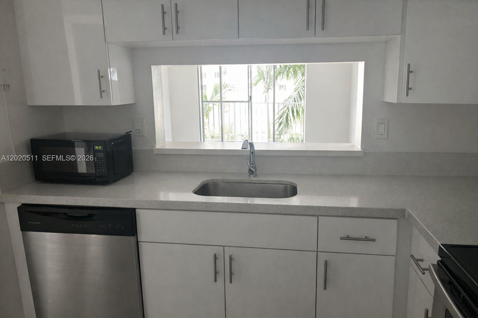 496 NW 165th