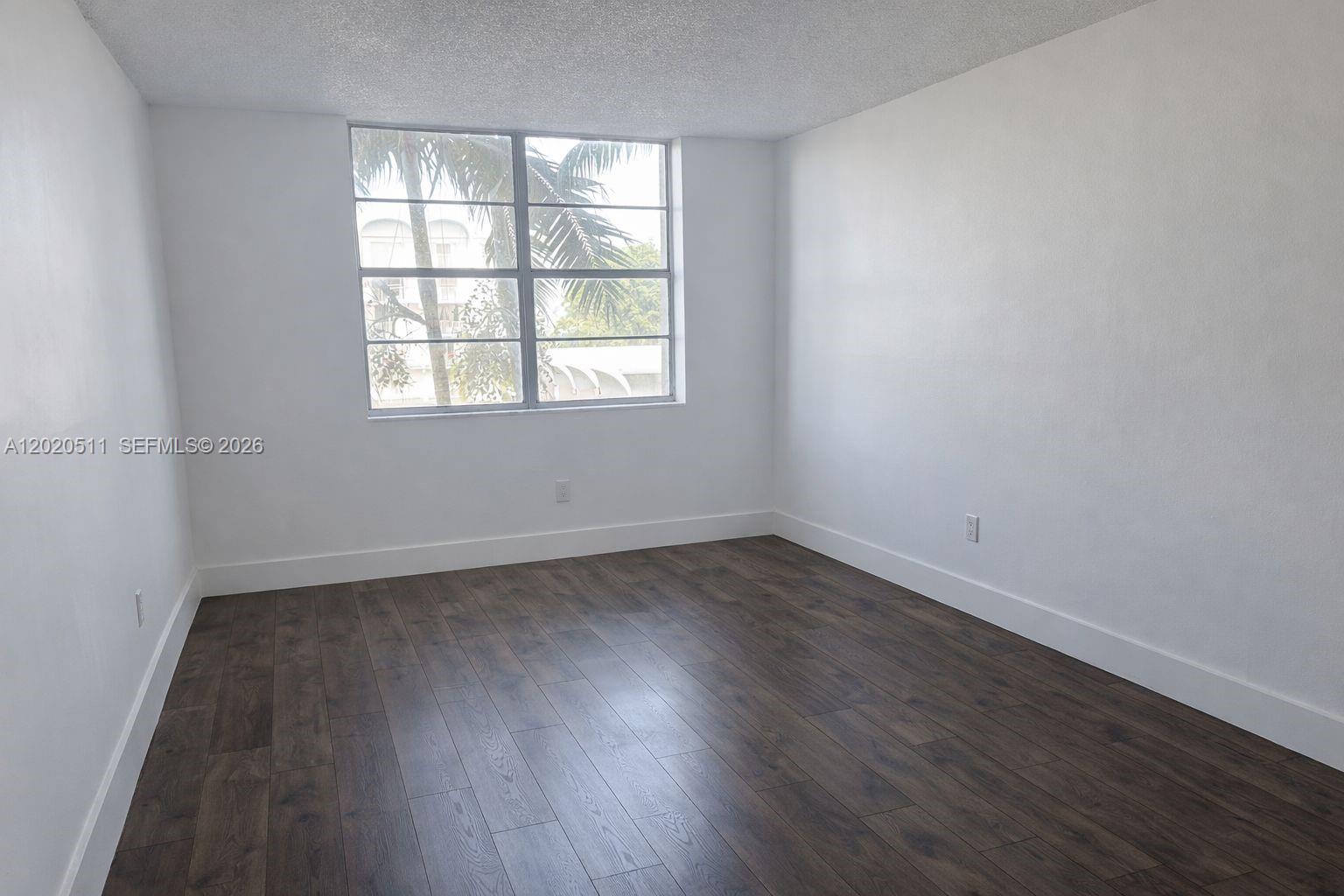 496 NW 165th