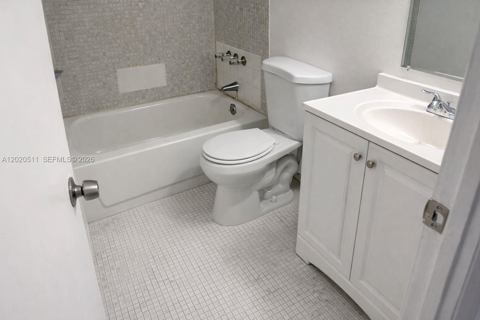 496 NW 165th