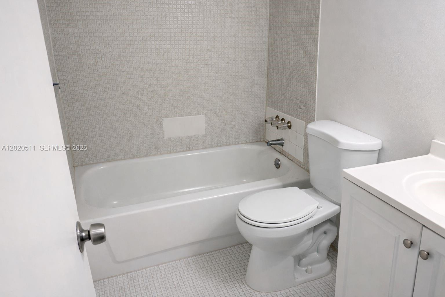496 NW 165th