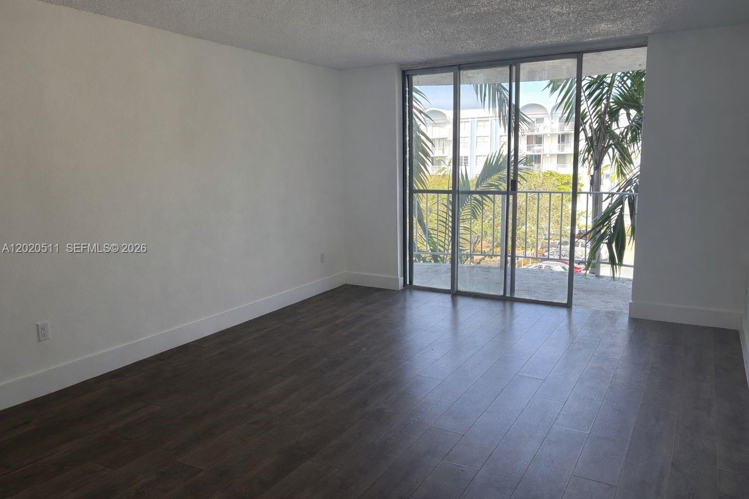 496 NW 165th