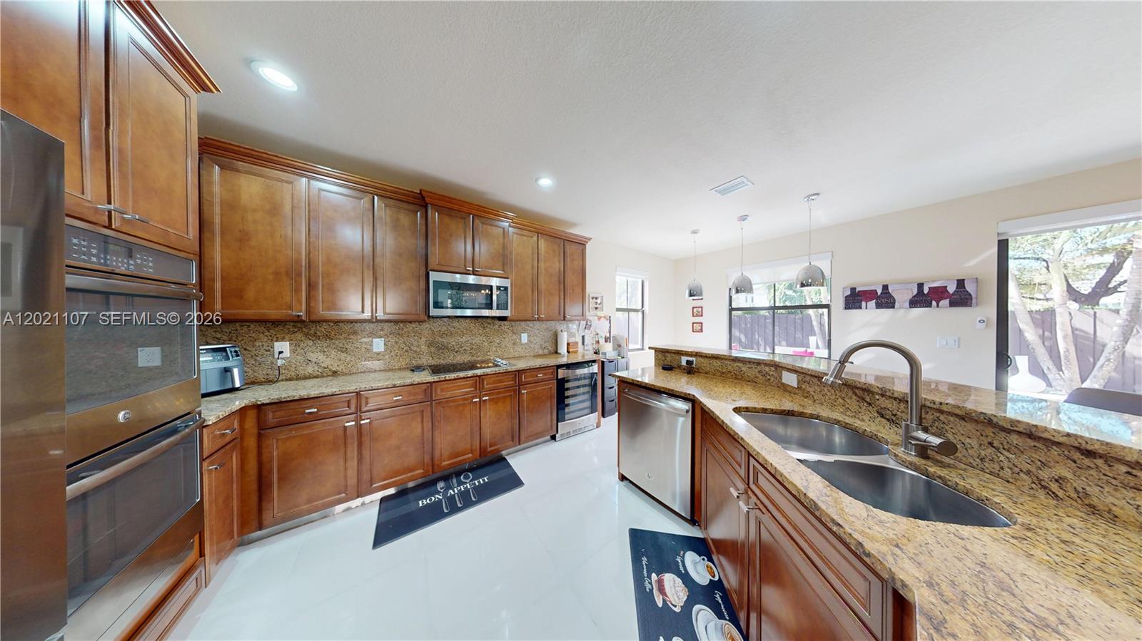 8610 NW 101st Place gallery image #11