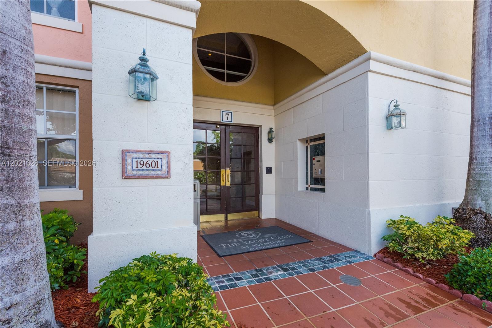 19601 E Country Club Drive