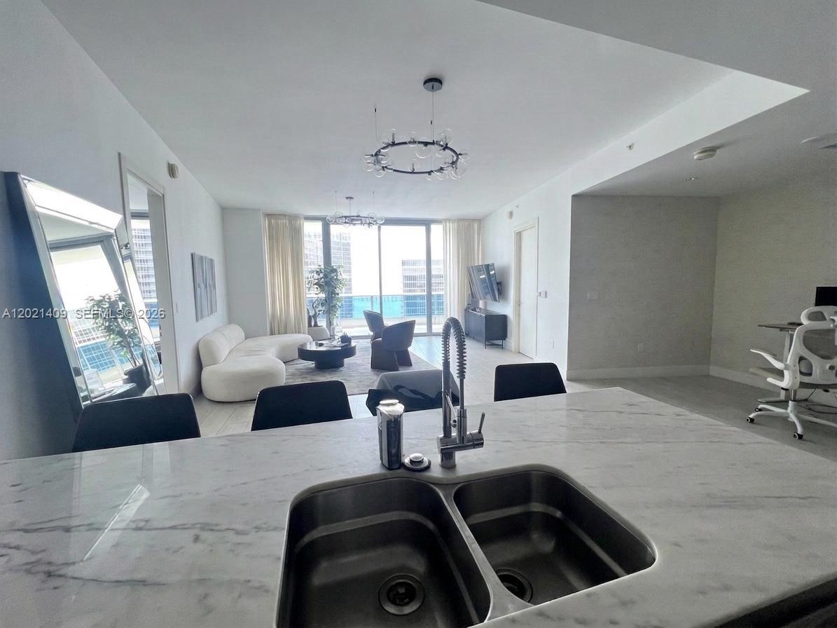 200 Biscayne Boulevard Way