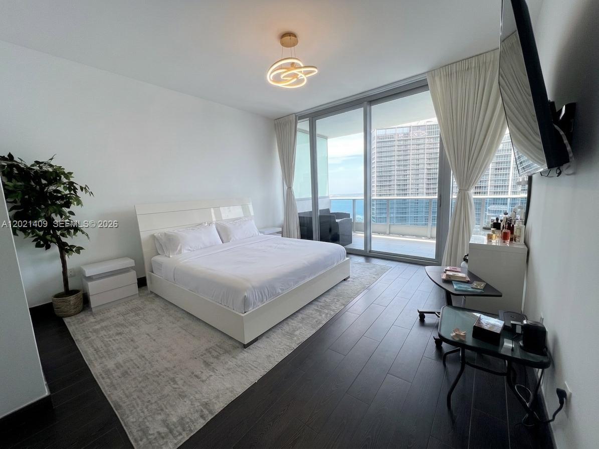 200 Biscayne Boulevard Way