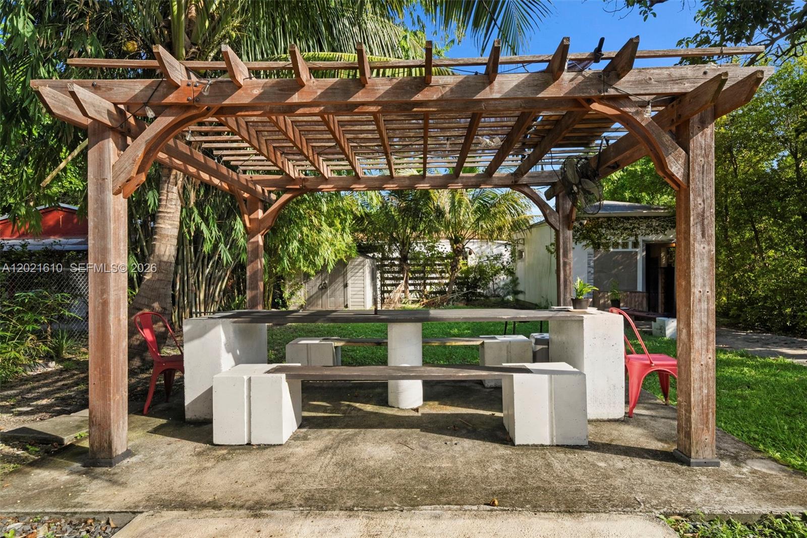 555 NE 73rd Street