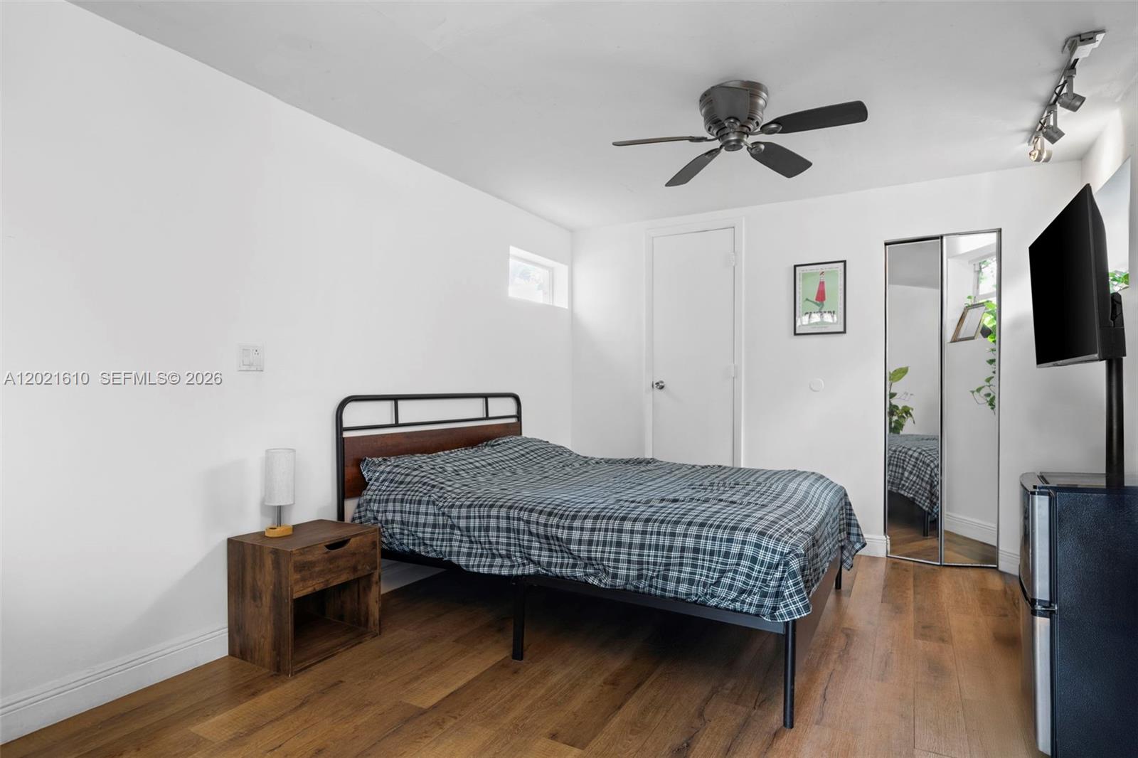 555 NE 73rd Street