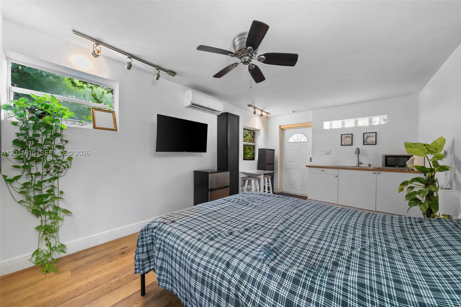 555 NE 73rd Street