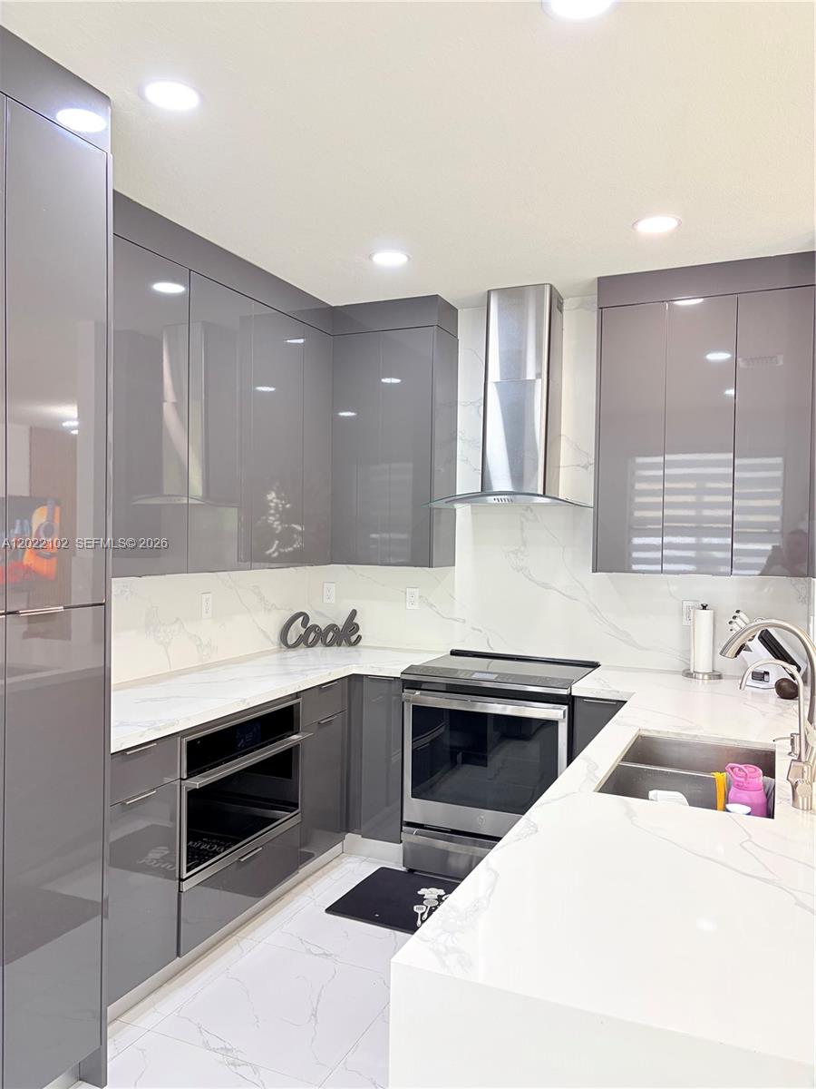 3409 W 92nd Place