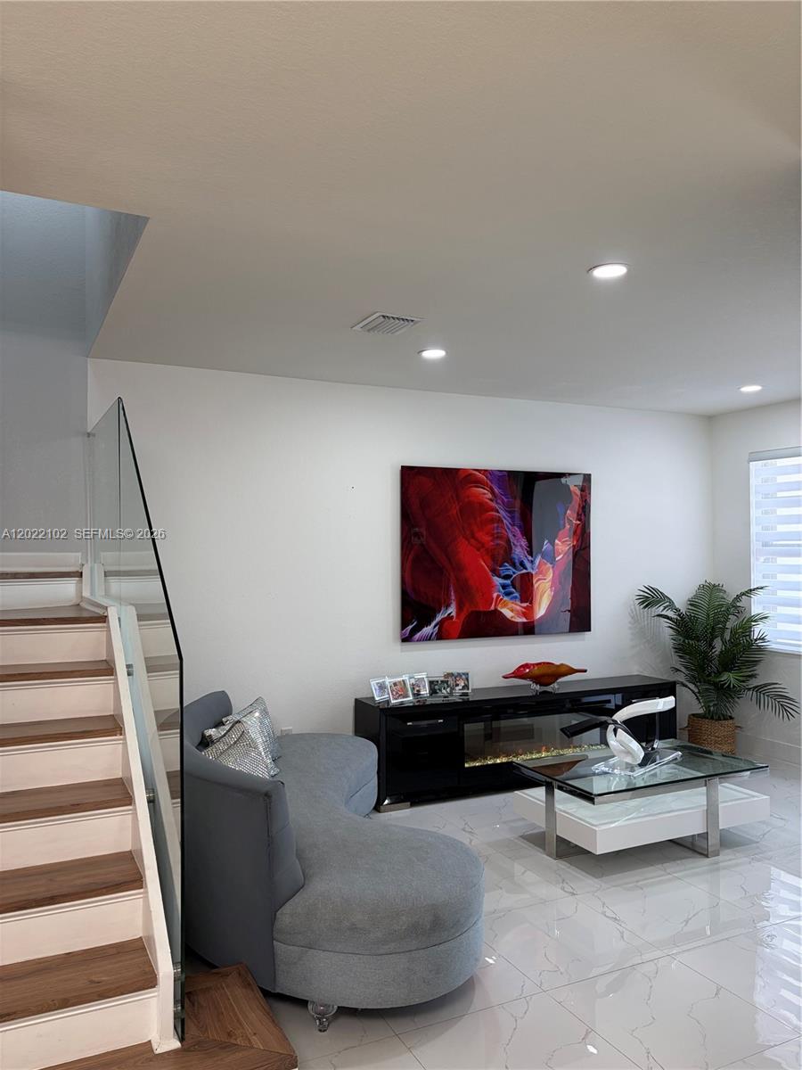 3409 W 92nd Place