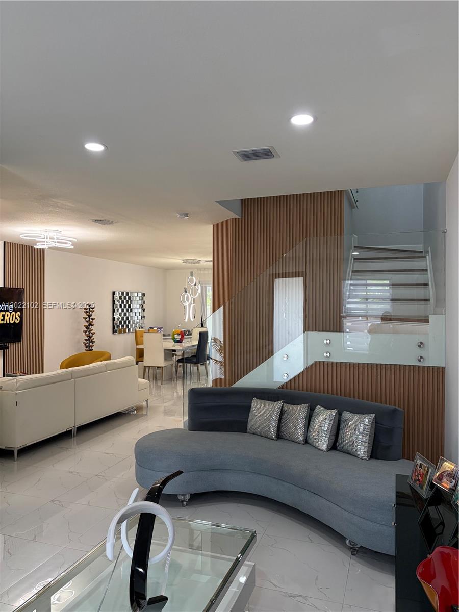 3409 W 92nd Place