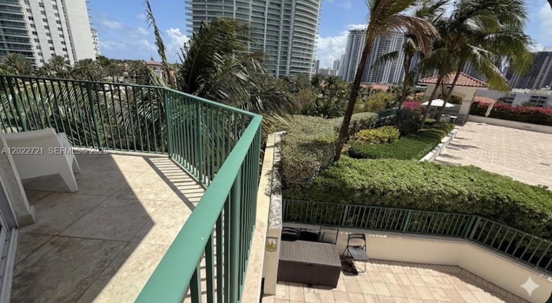 20000 E Country Club Drive