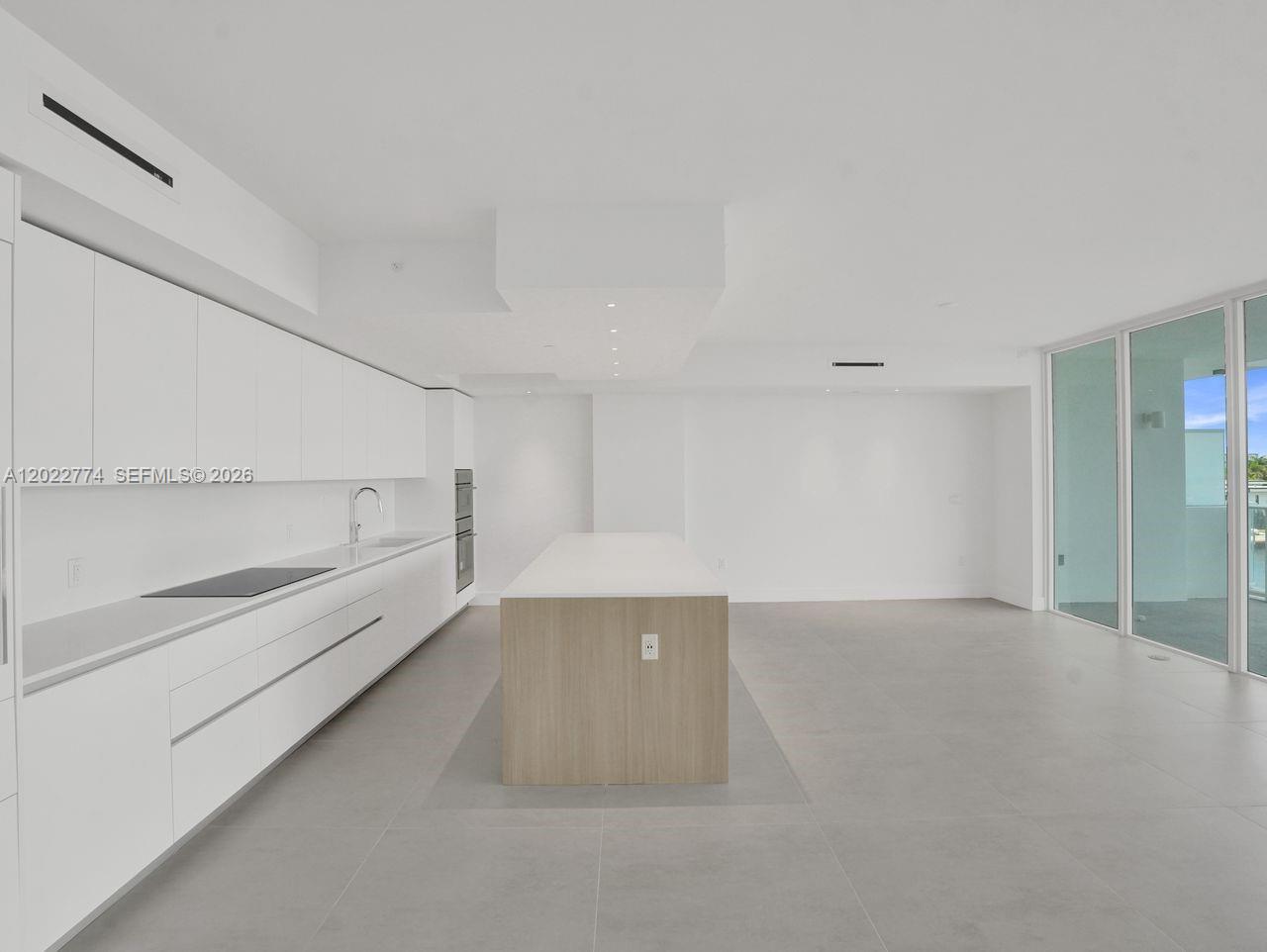 407 N Riverside