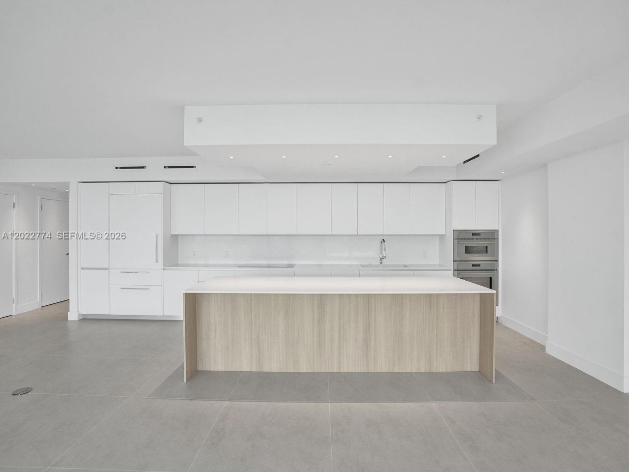 407 N Riverside