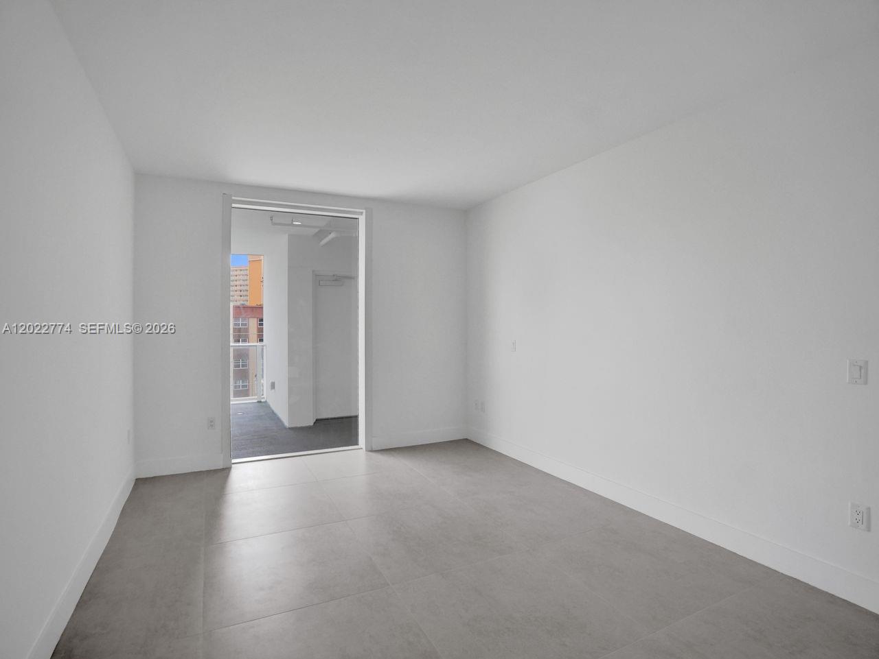 407 N Riverside