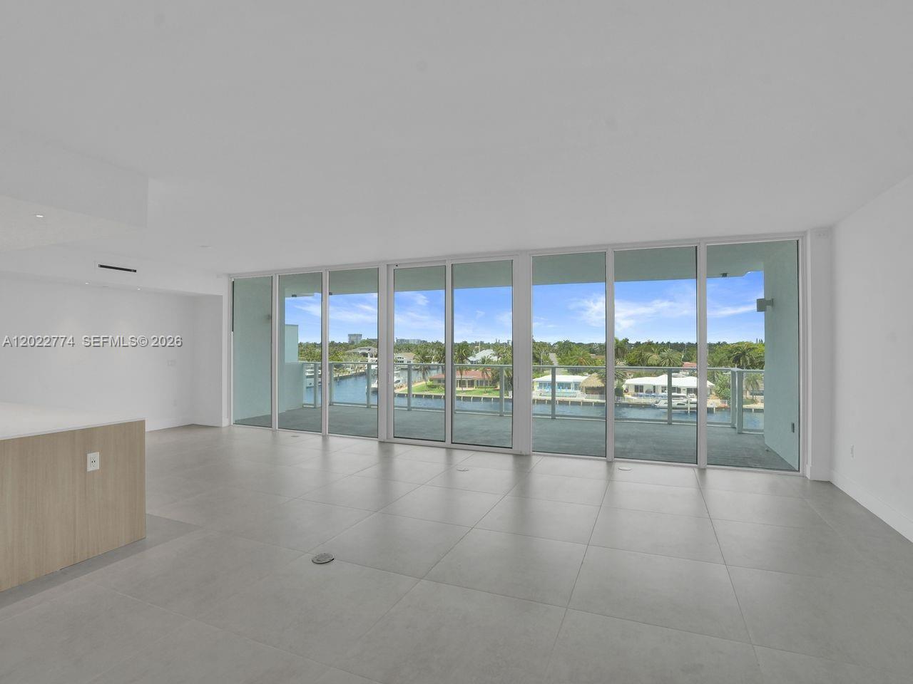 407 N Riverside