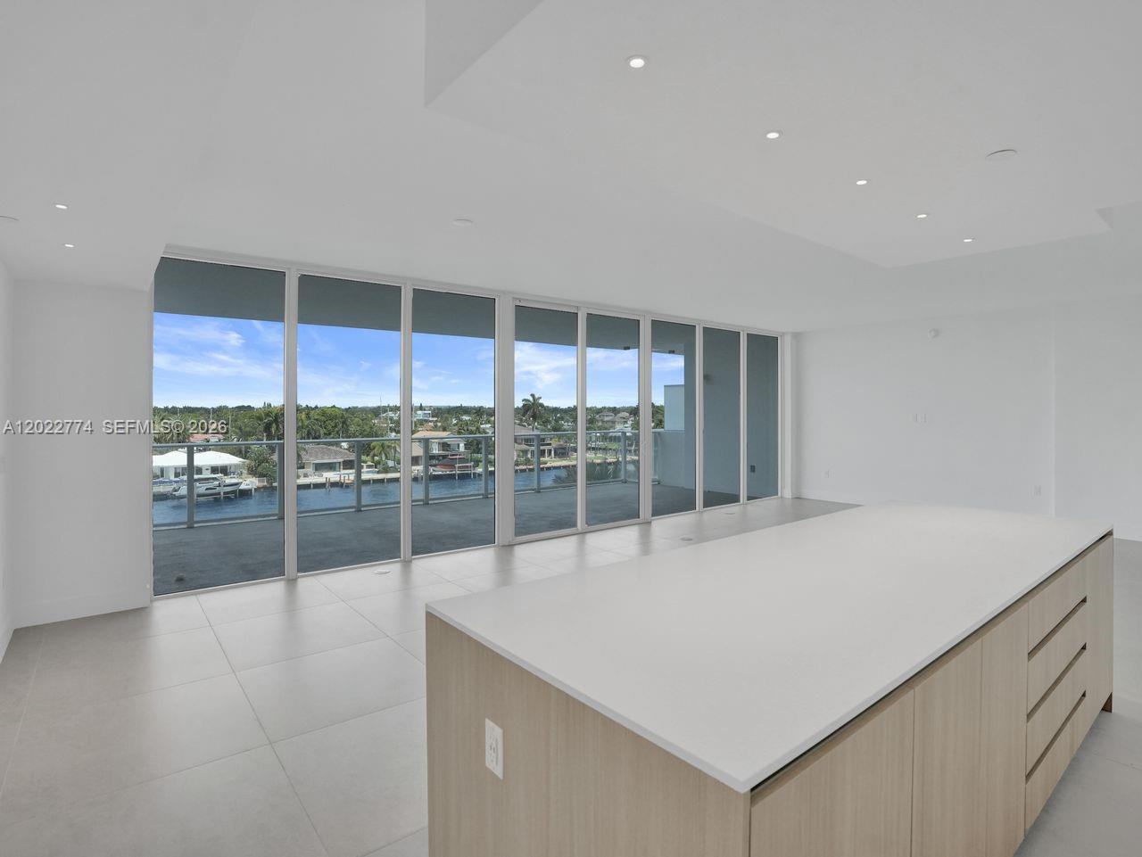 407 N Riverside