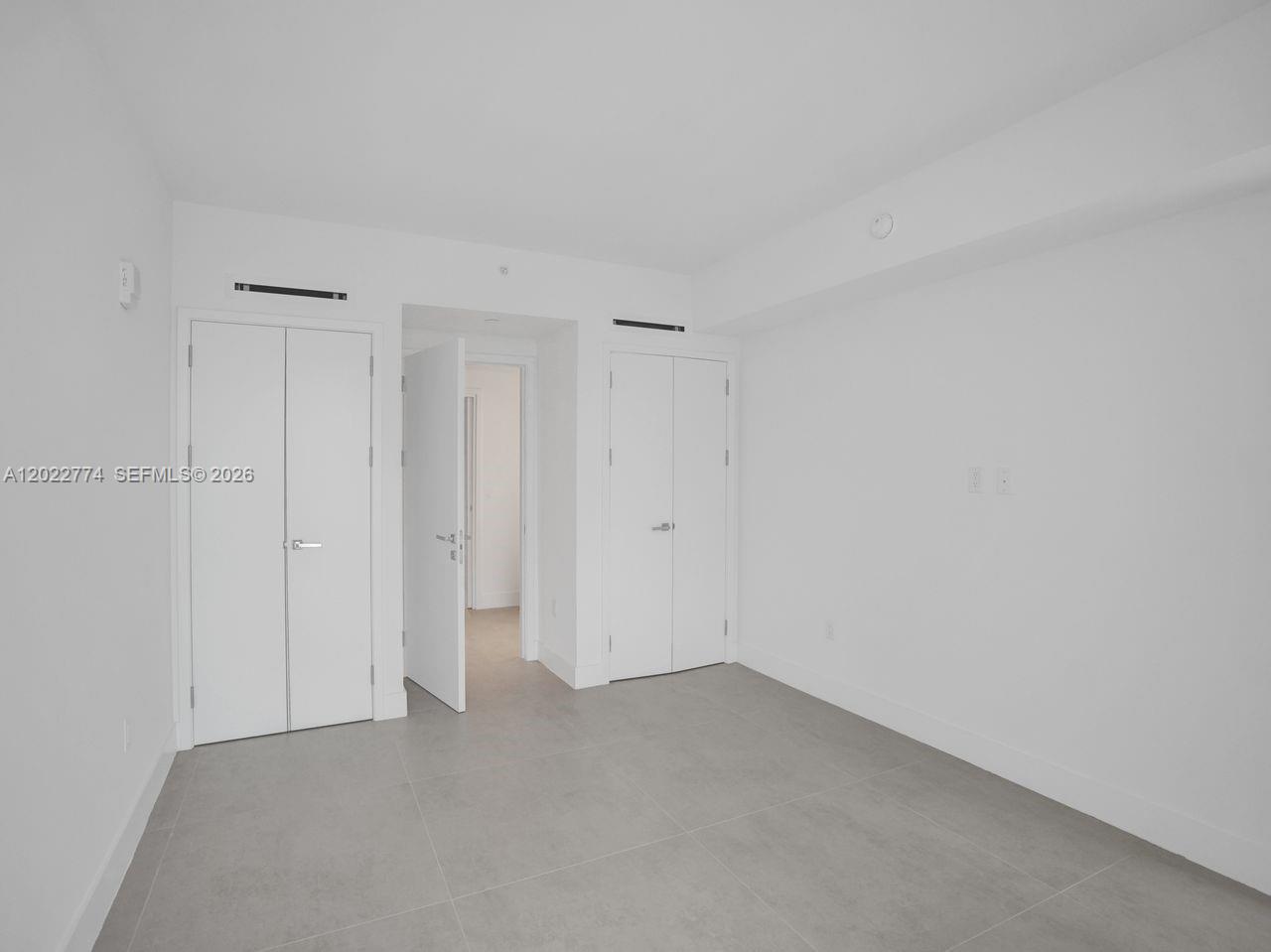 407 N Riverside