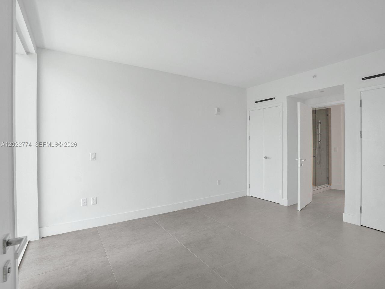 407 N Riverside