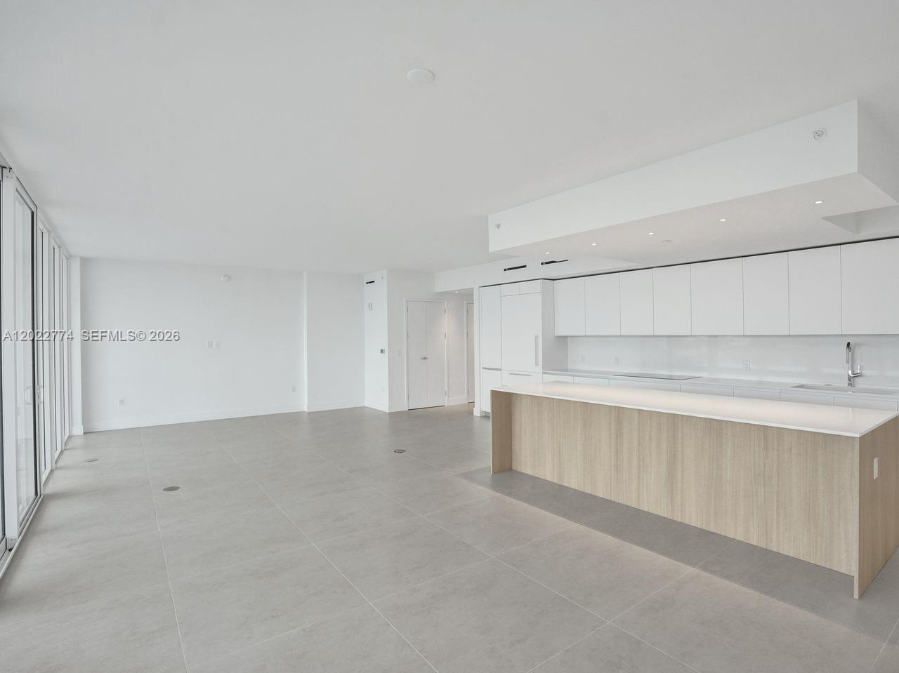 407 N Riverside