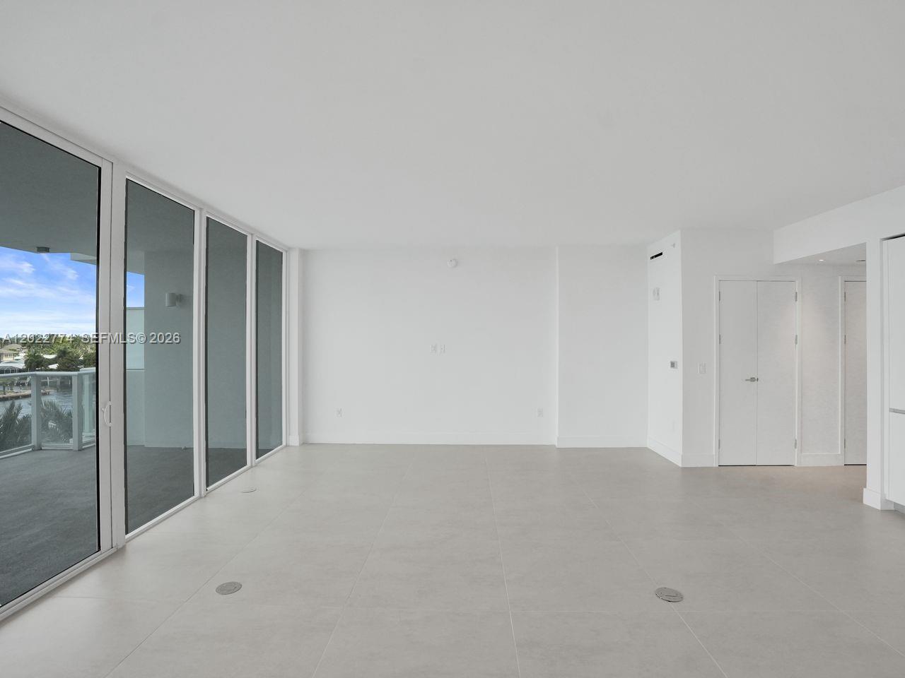 407 N Riverside