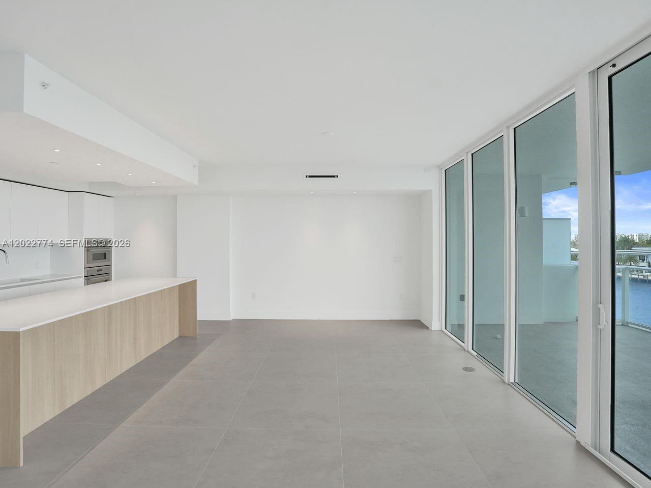 407 N Riverside