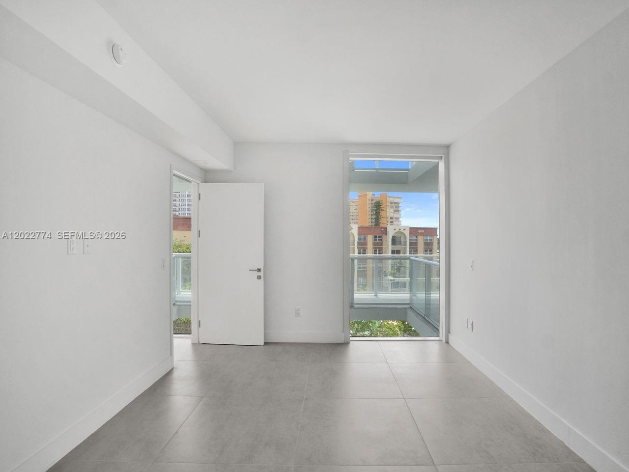 407 N Riverside